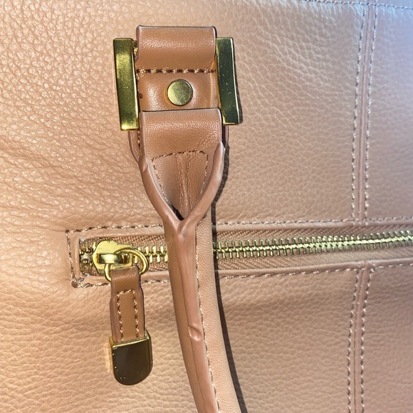 Joy & Iman Tan Pebble Purse - Picture 5 of 9